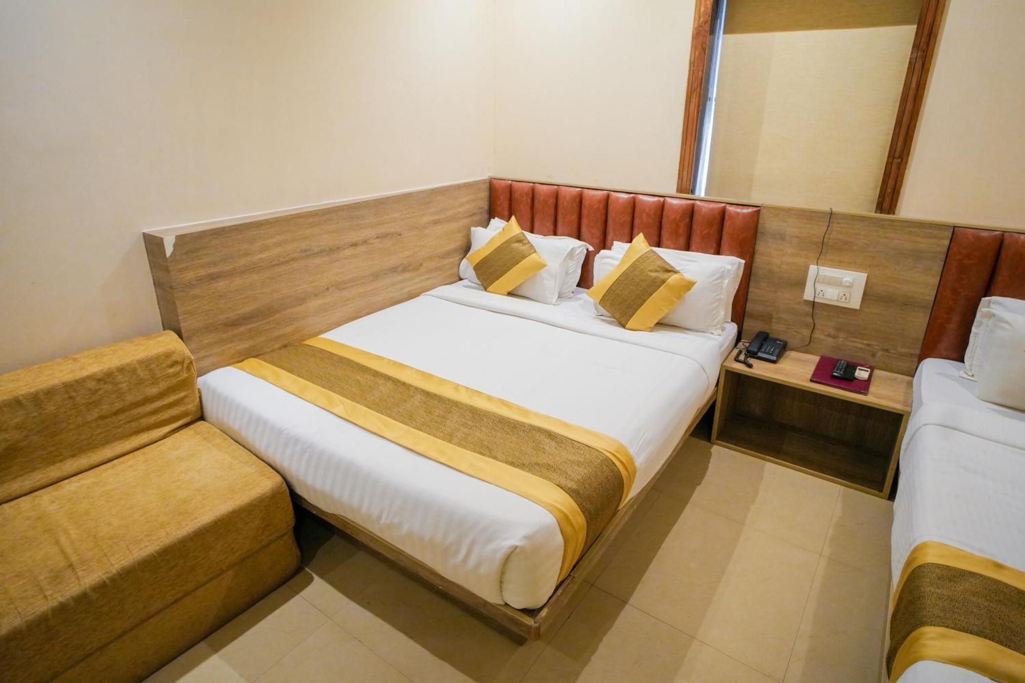 Hotel Skylink Hospitality Mahalaxmi Mumbai Exterior foto