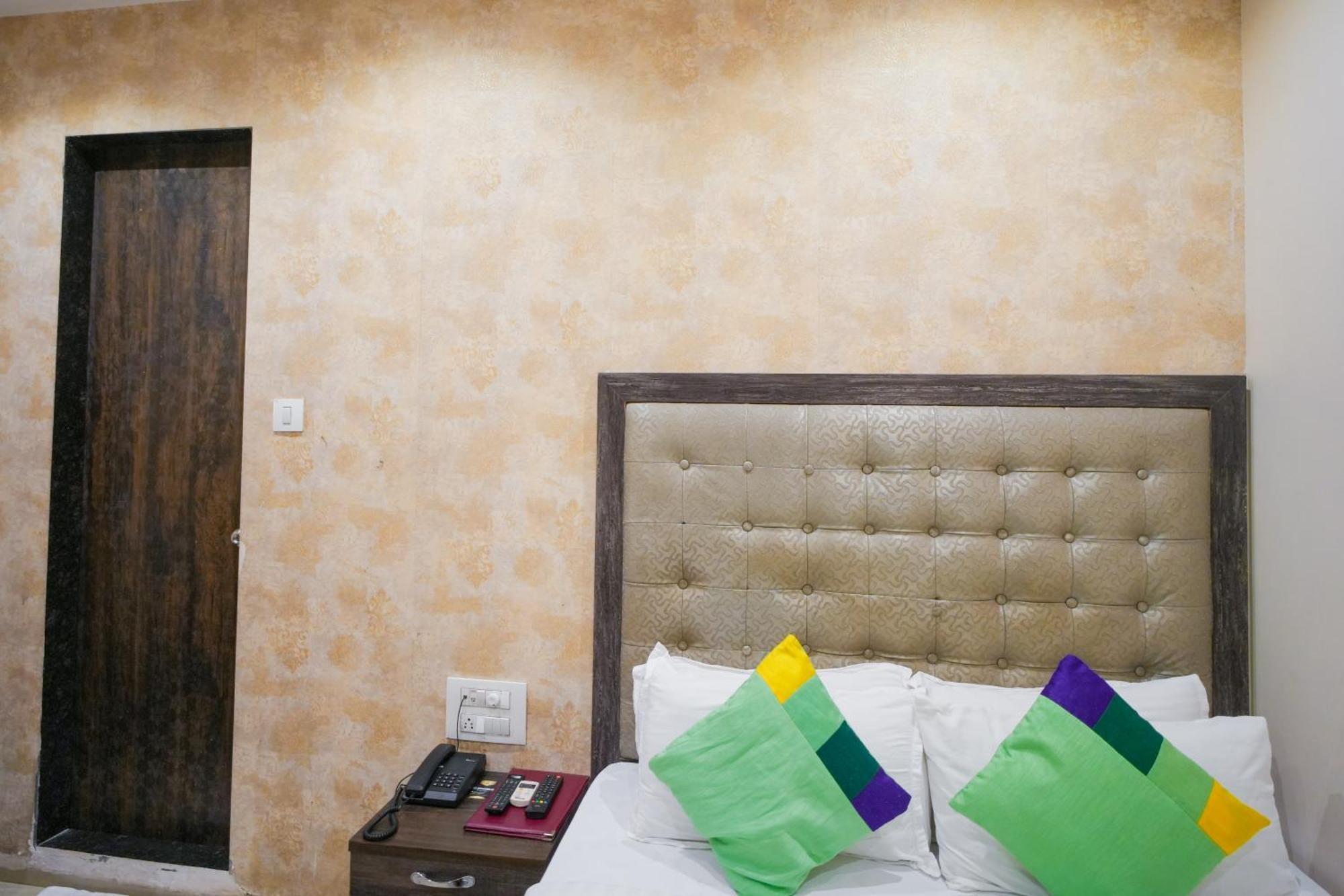 Hotel Skylink Hospitality Mahalaxmi Mumbai Exterior foto