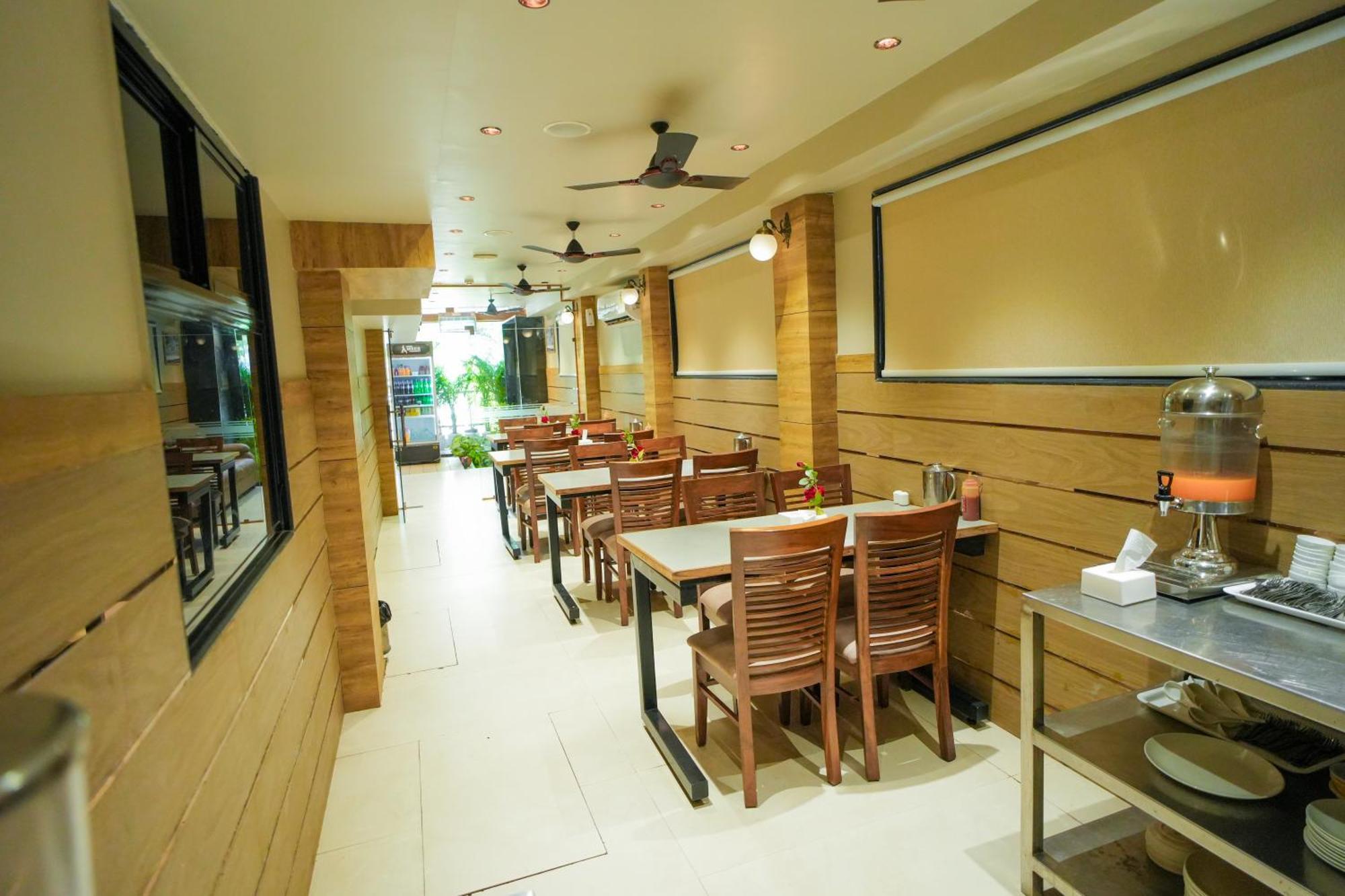 Hotel Skylink Hospitality Mahalaxmi Mumbai Exterior foto