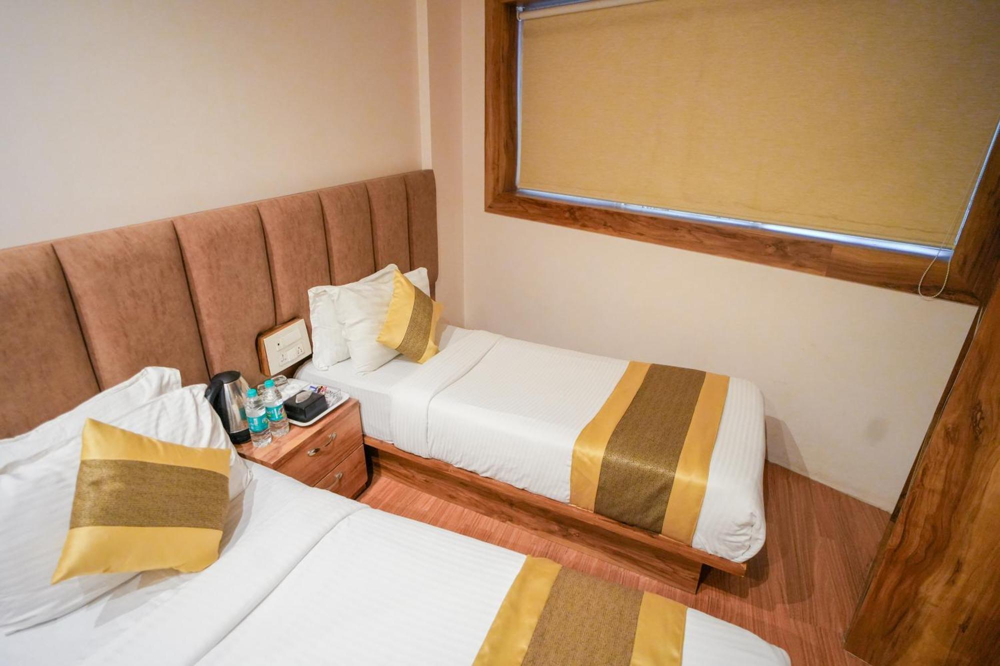 Hotel Skylink Hospitality Mahalaxmi Mumbai Exterior foto