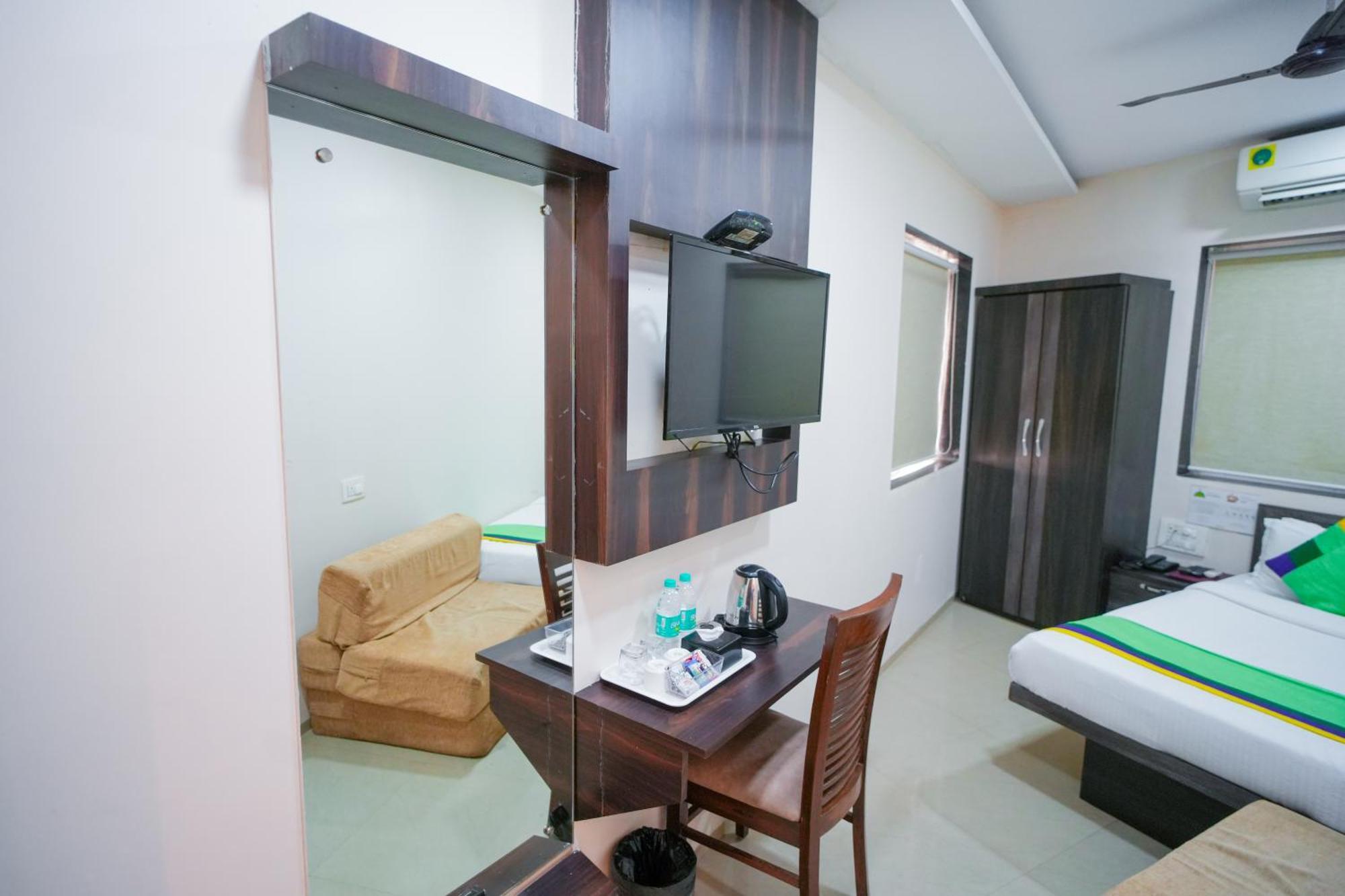 Hotel Skylink Hospitality Mahalaxmi Mumbai Exterior foto