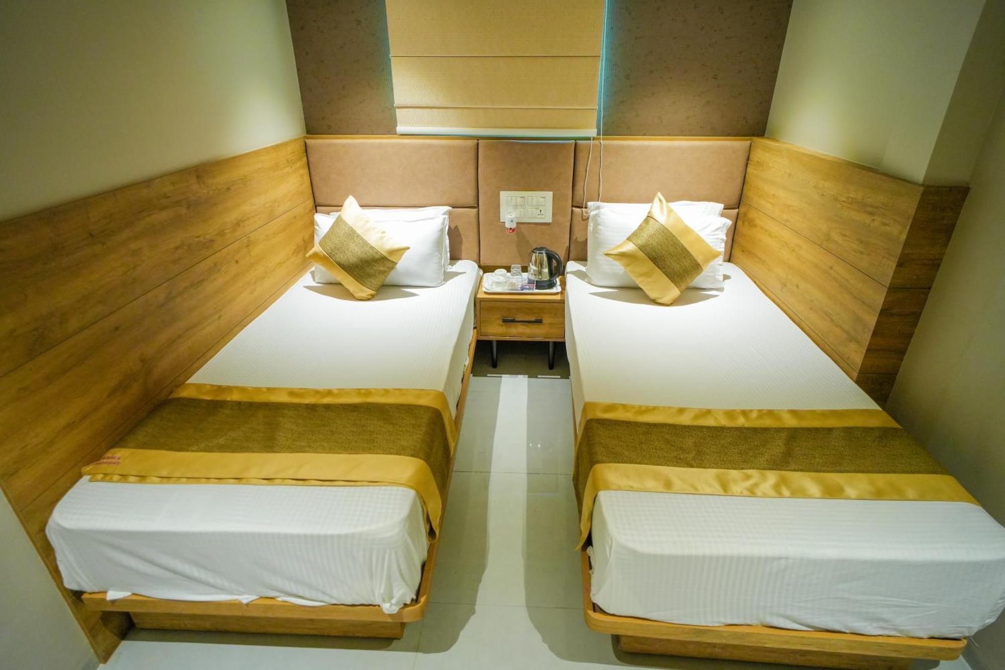 Hotel Skylink Hospitality Mahalaxmi Mumbai Exterior foto