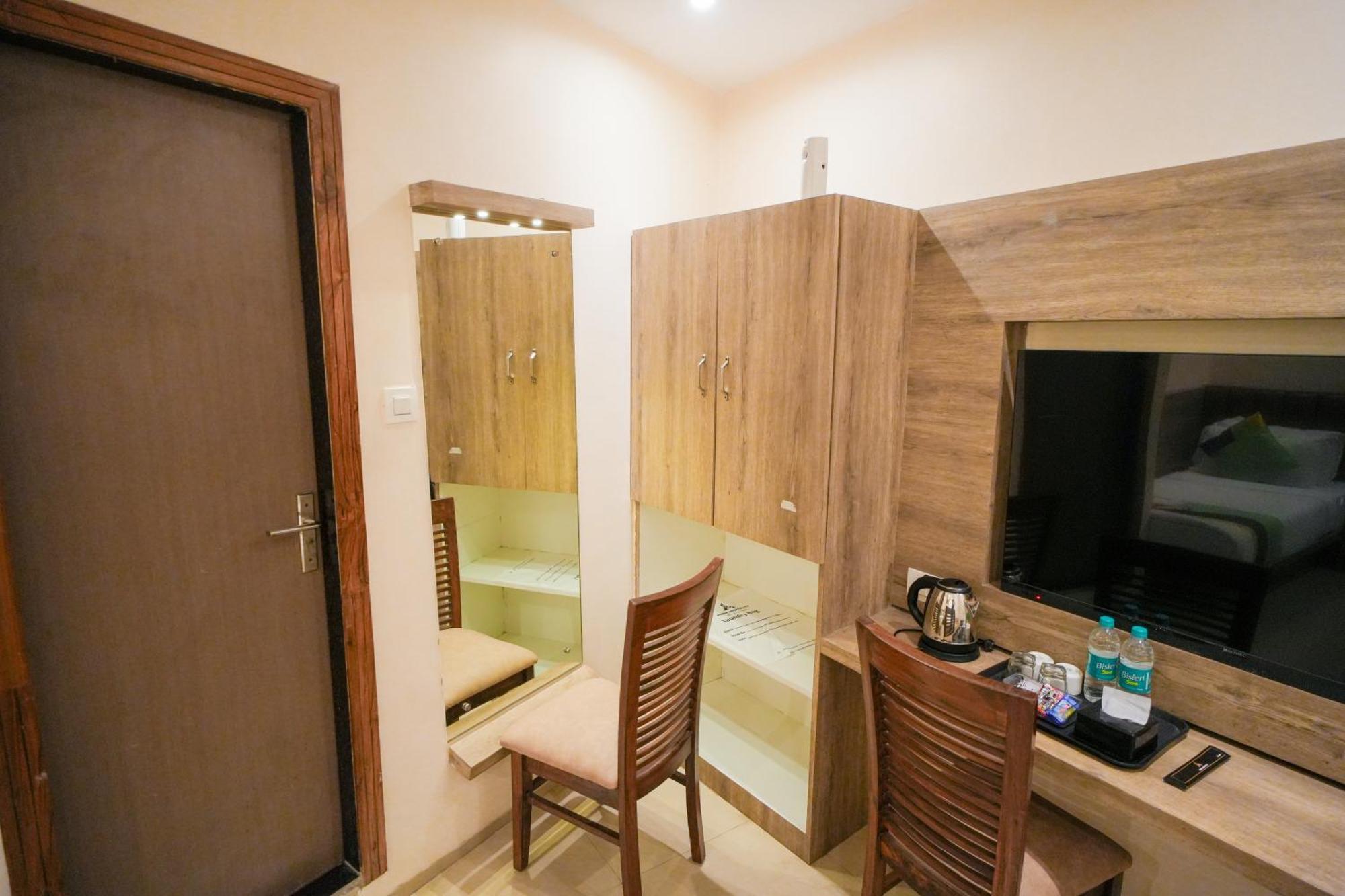 Hotel Skylink Hospitality Mahalaxmi Mumbai Exterior foto